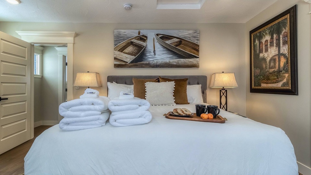 Walla Walla House | Rose Street Retreat- 2 blocks from downtown- Dog Friendly