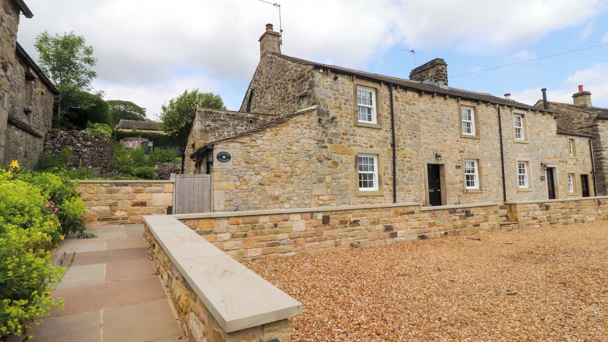 Hetton Cottage | ROSE TREE COTTAGE, pet friendly, character holiday cottage in Skipton