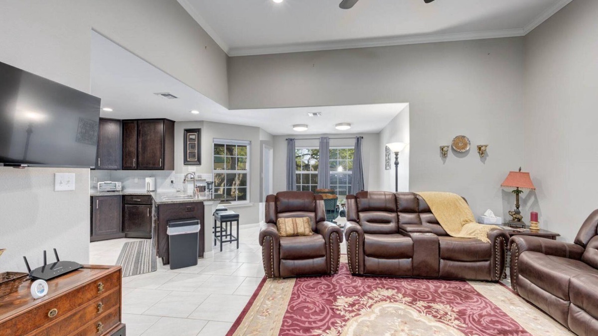 San Patricio County House | Rosemary Oak Retreat