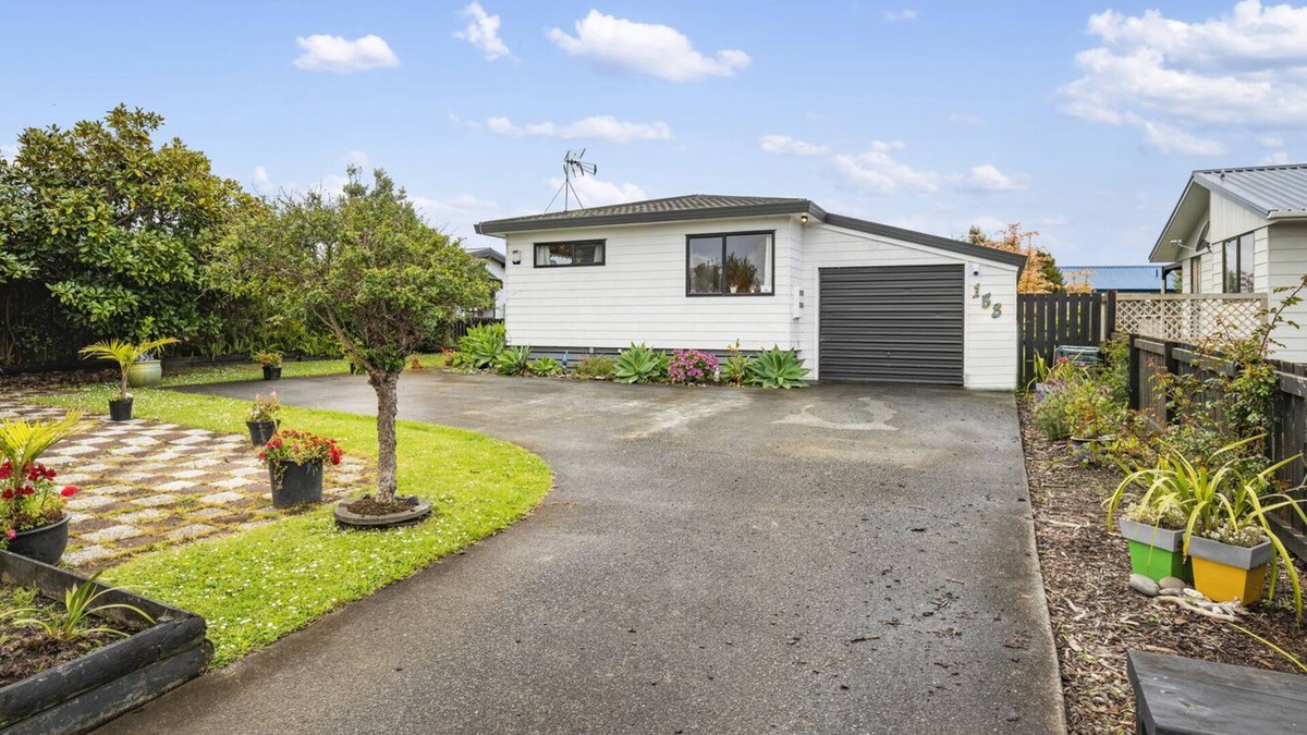 Snells Beach House | Roseville - Snells Beach Holiday Home