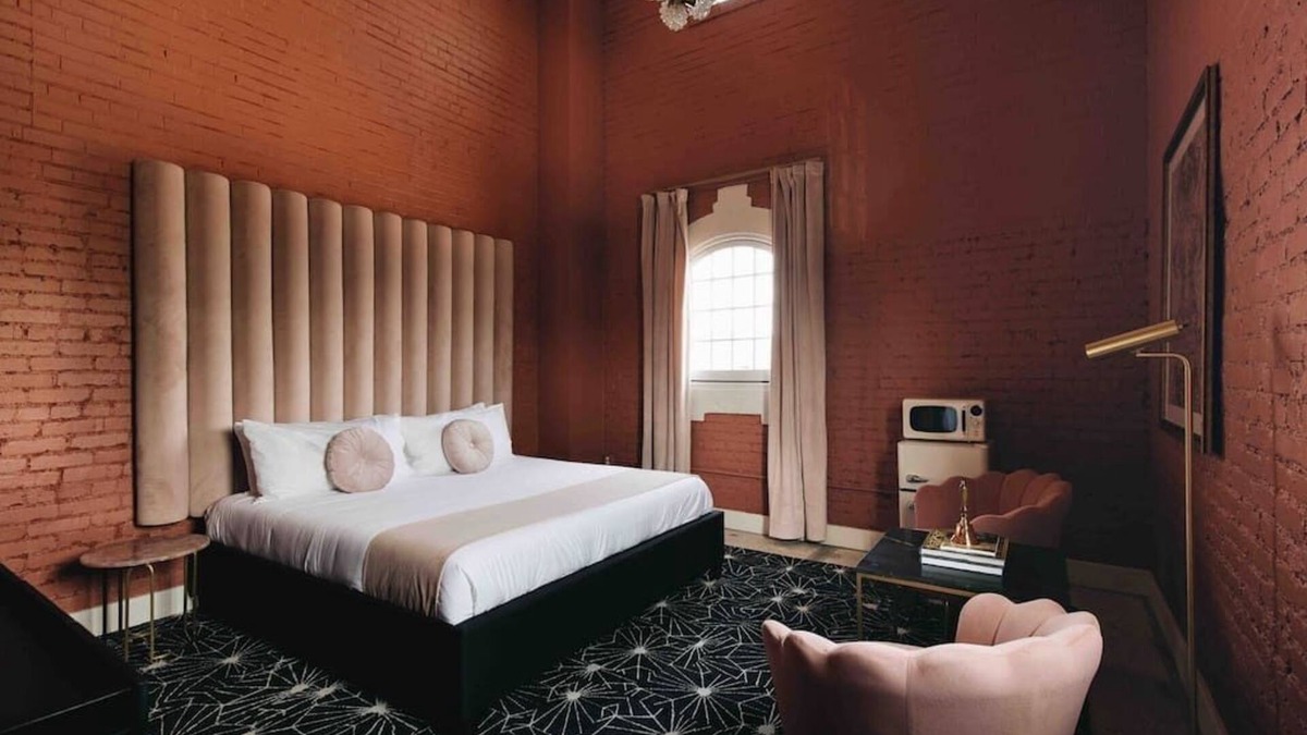 Tyler Park Hotel | Rosewood Suite 202 at The Bellwether Hotel