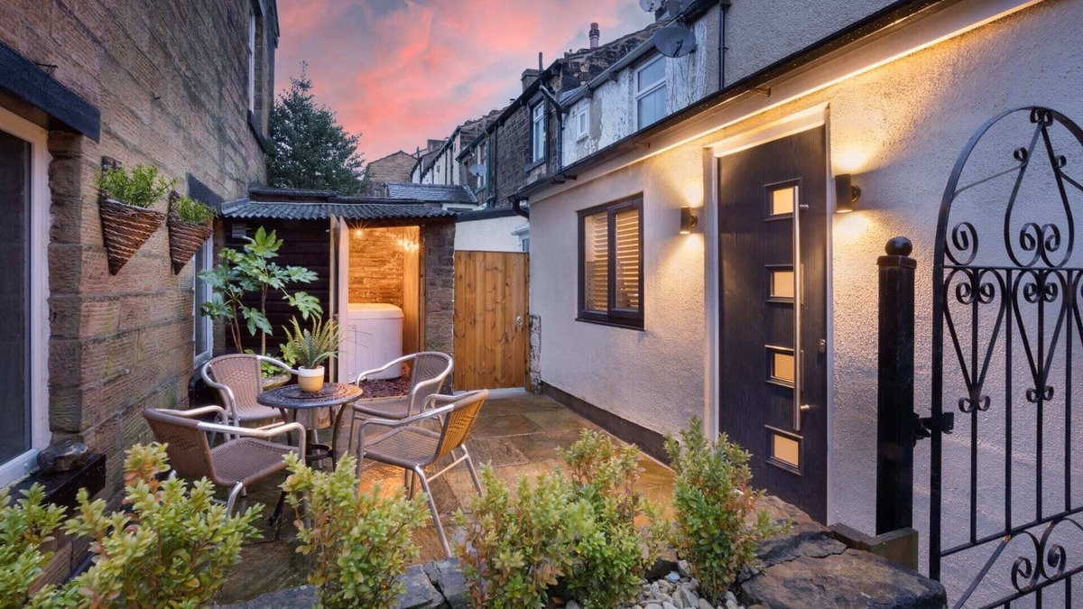Nelson House | Rosie's Escape Summar