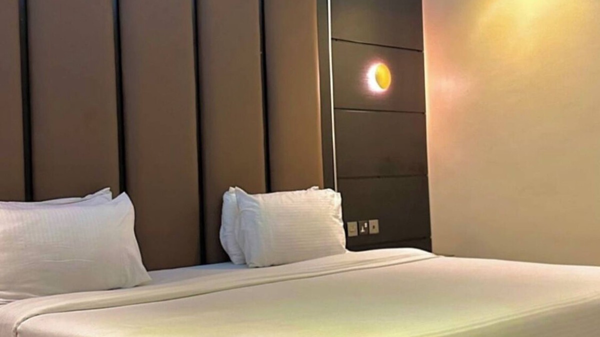 Uyo Hotel | Rosmohr Vintage