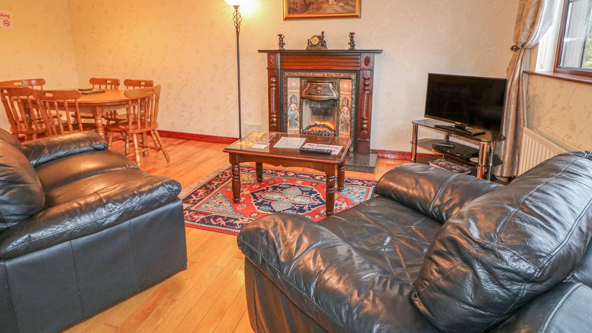 Lifford Apartment | ROSSGIER INN, family friendly in Lifford, County Donegal