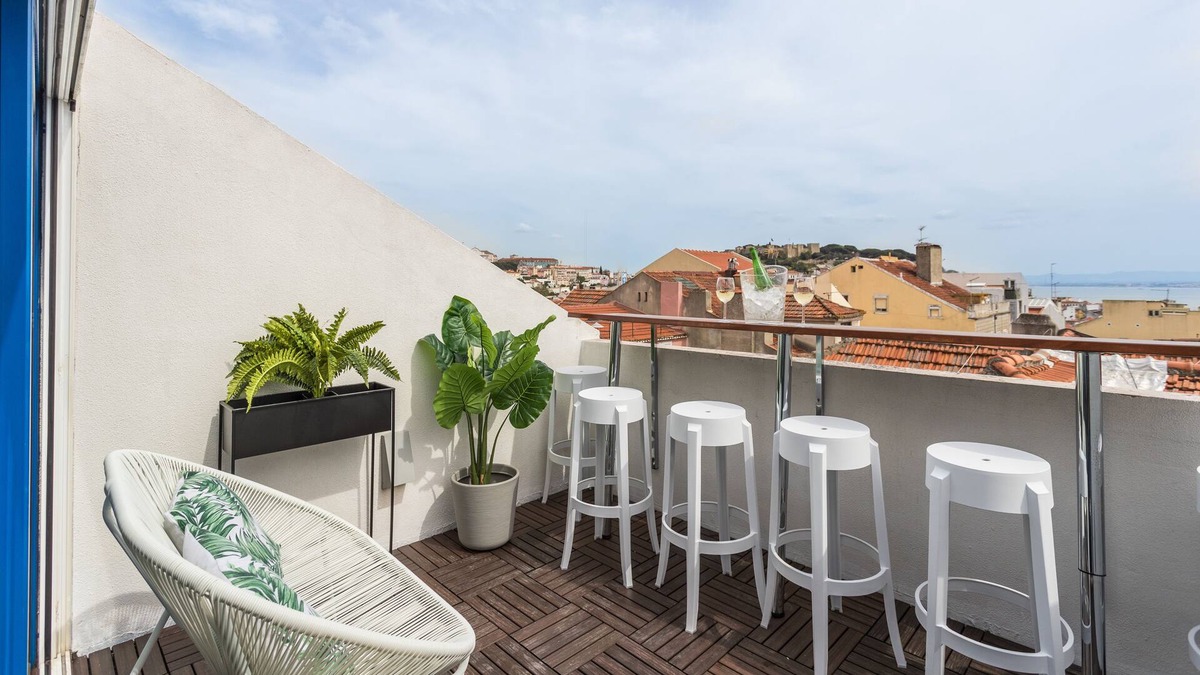 Pena Apartment | Rossio Penthouse Three-Bedroom Apartment w/ River View and Parking - by LU Holidays