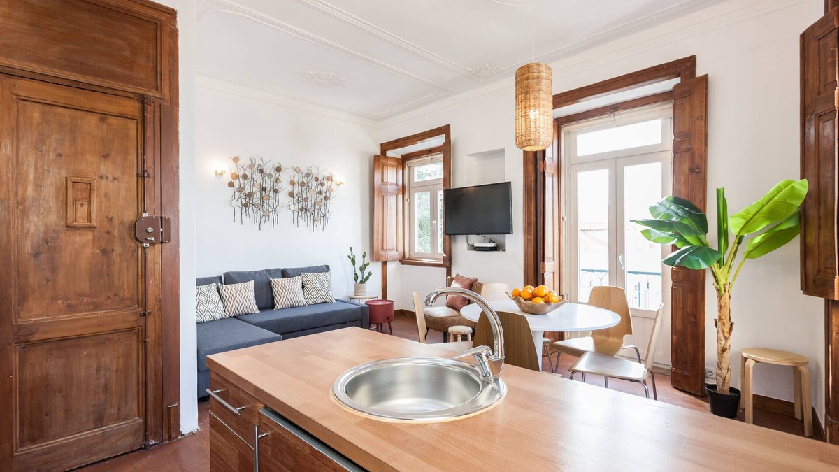 Sao Cristovao e Sao Lourenco Apartment | Rossio Vintage Two-Bedroom Apartment - by LU Holidays