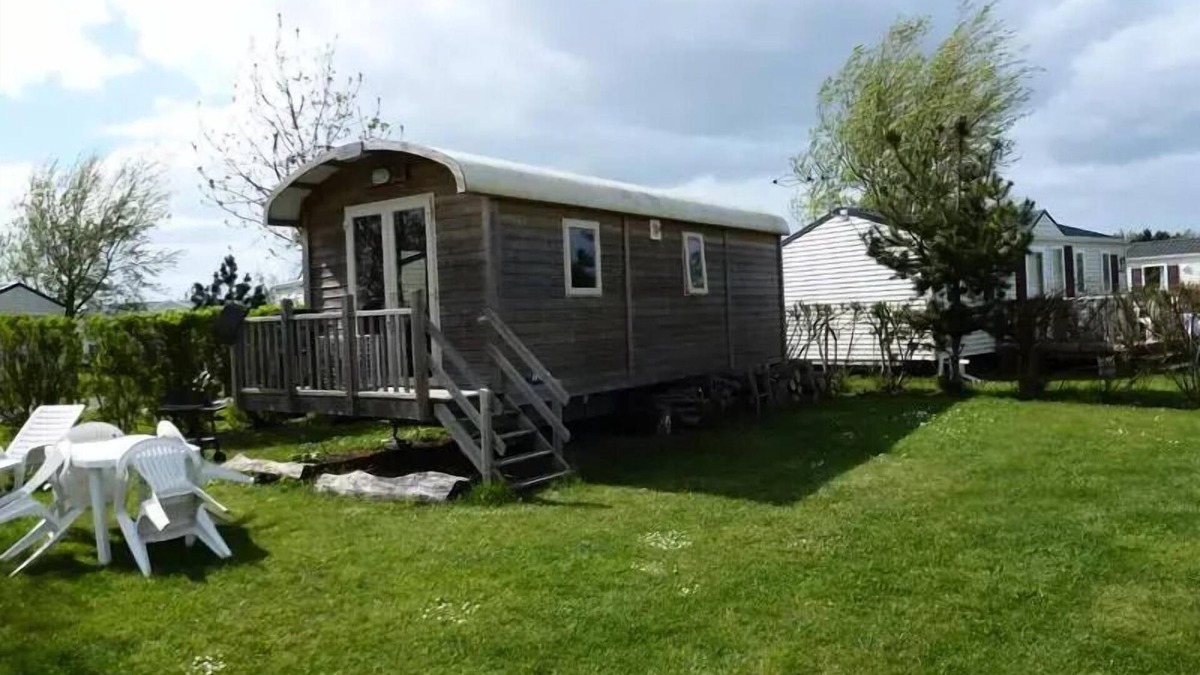 Merville-Franceville-Plage Cabin | Roulotte (2 bedrooms) sleeps 4