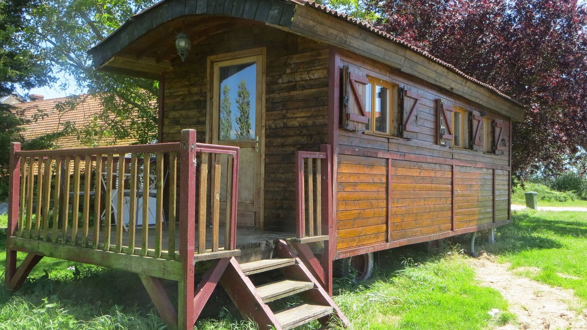 Avaray Bed & Breakfast | Roulotte à la Ferme de l'Isle