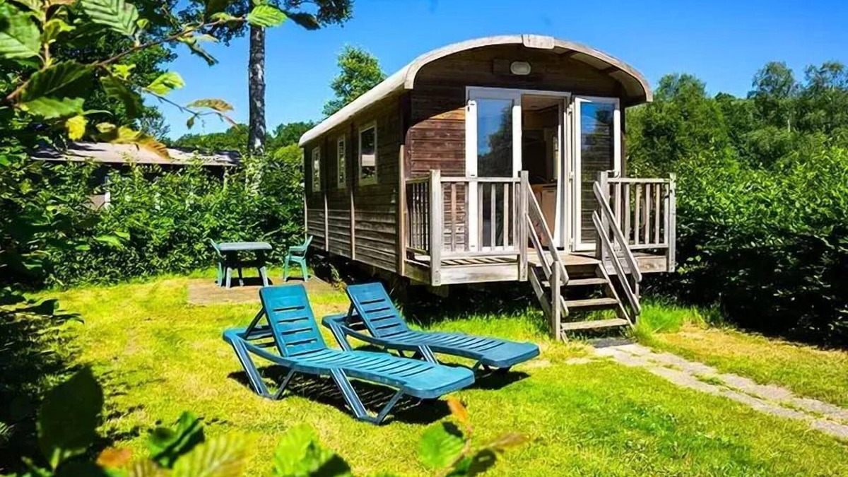 Sille-le-Guillaume Cabin | Roulotte - 2 Bedrooms 4 people