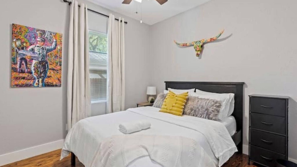 Beacon Hill House | Roundabout on Blanco Quick Access to Everything SA