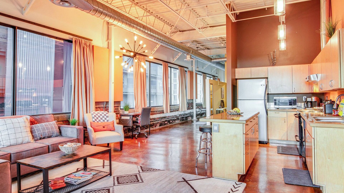Raynolds Addition Apartment | Route 66 View: Penthouse in Dtwn Albuquerque!