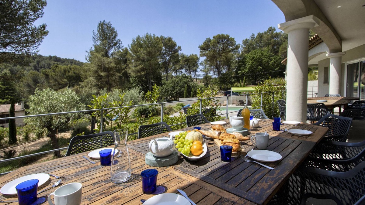 Roquefort-la-Bedoule Villa | Rouvières. Heated pool, air conditioning, gym