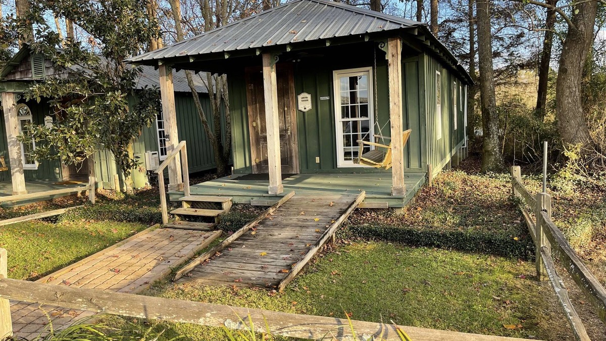 Hartsfield Cottage | Row Cottages Redbud Cottage