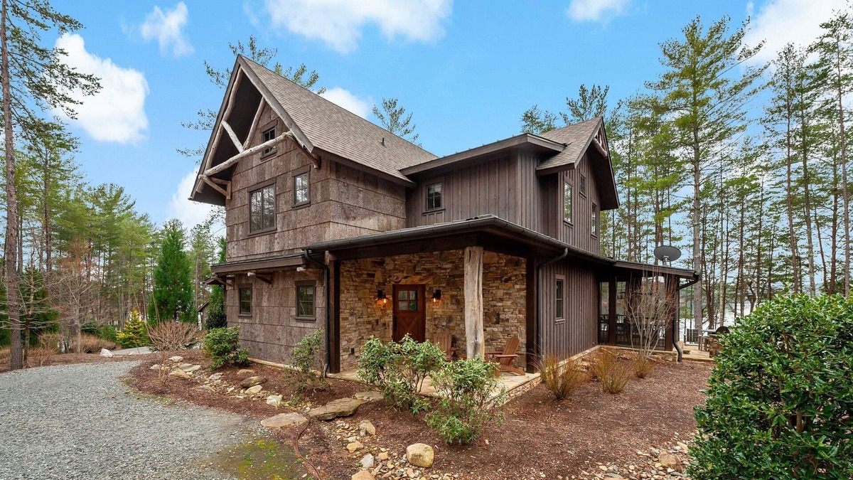 Nebo House | Row House | Lakefront Luxury, Gas Grill & Fire Pit!
