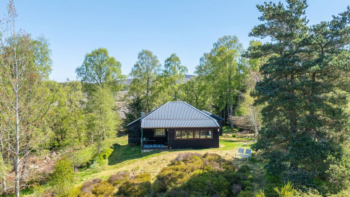 Bunloit House | Rowan Chalet by Interhome