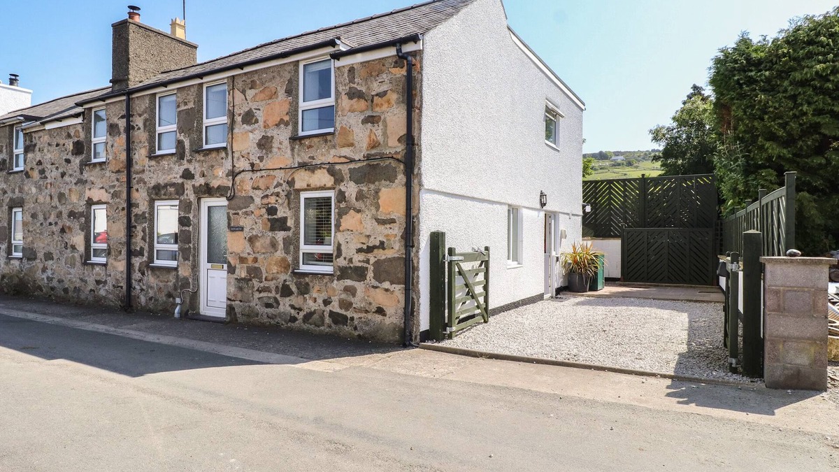 Nefyn Cottage | ROWARTH, pet friendly, character holiday cottage in Nefyn