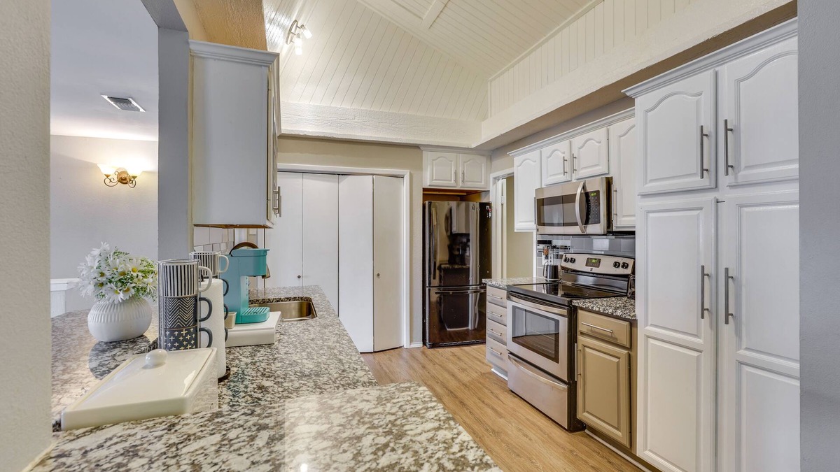 Rowlett House | Rowlett Home w/ Hot Tub & On-Site Lake Access!