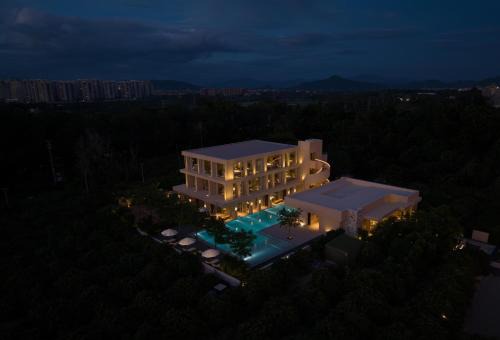 Haitang District Hotel | Roy-Haitang Bay Cdf International Duty Free City Store