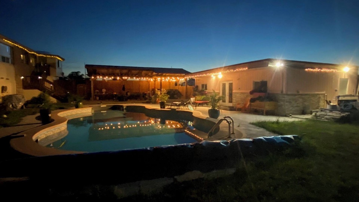Lincoln Bed & Breakfast | Royal B&B #2-Poolhouse w/Kitchen & Private Bath @Royal DeMaria Winery