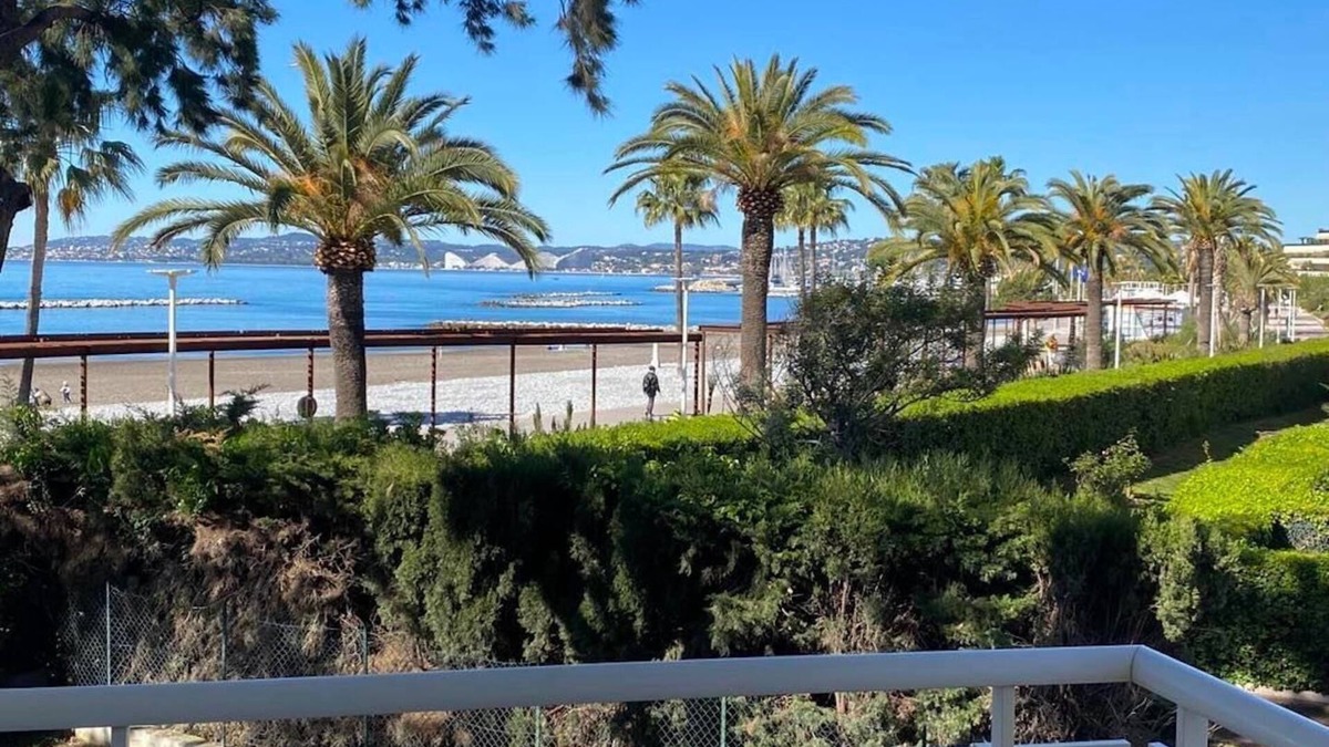 Saint-Laurent-du-Var Apartment | Royal Beach