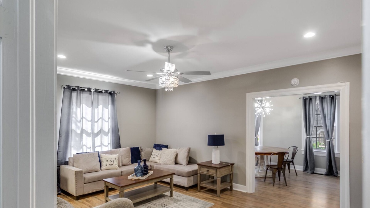 Fondren House | Royal Cottage!