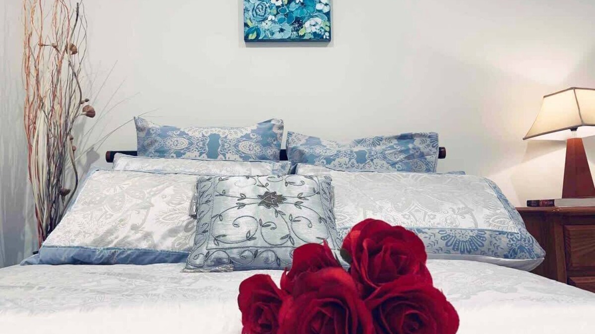 Caulfield North Apartment | Royal Executive Living - Garden Executive Home