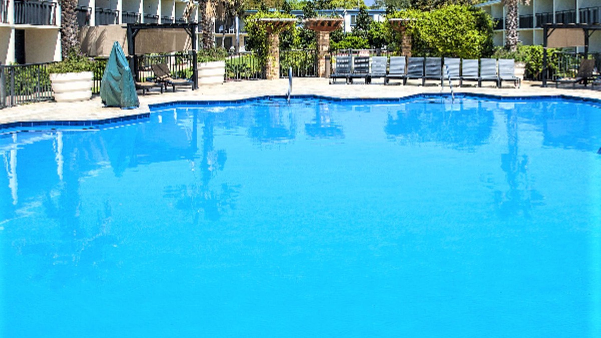 Biloxi Condo | Royal Holiday Beach Resort