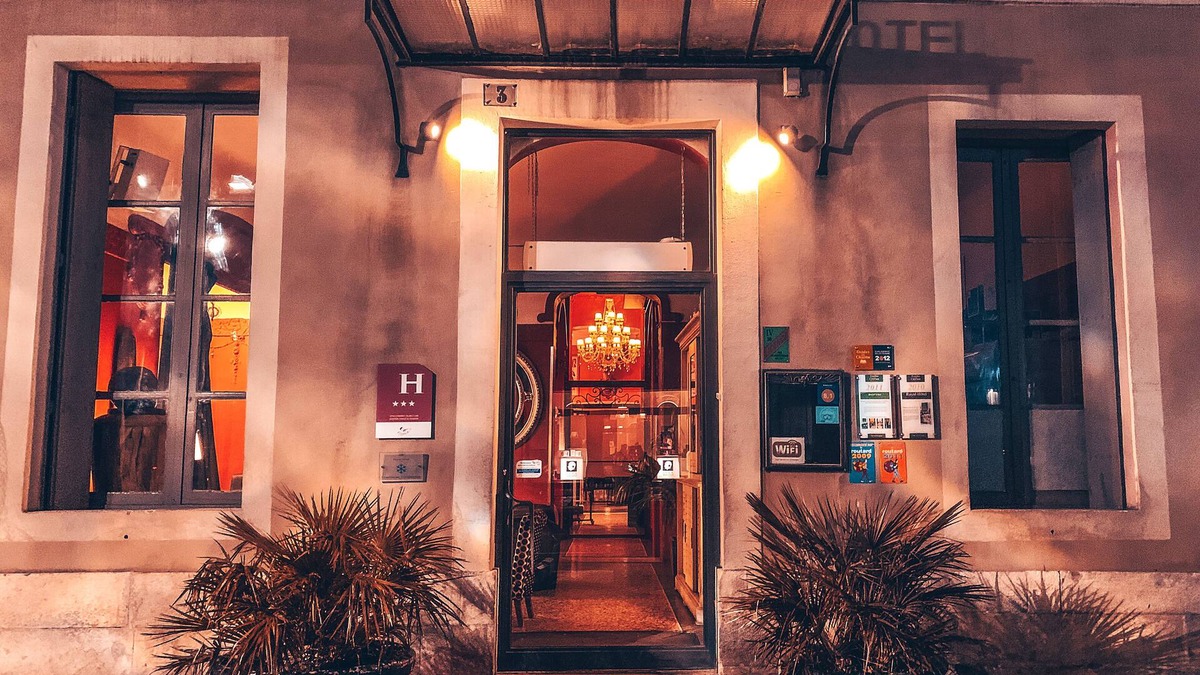 Nimes City Centre Hotel | Royal Hotel