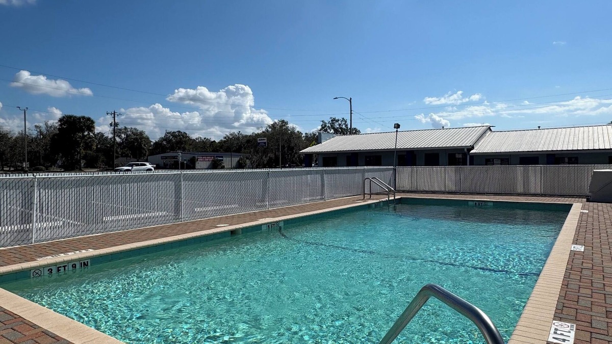 Eustis Hotel | Royal Inn