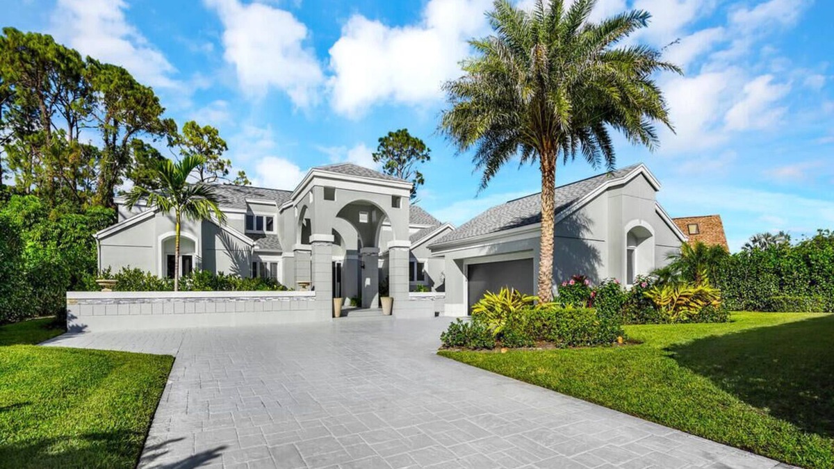 Kings Lake House | ROYAL LANE RETREAT - High-End Custom Home, Steps to Community Pool!