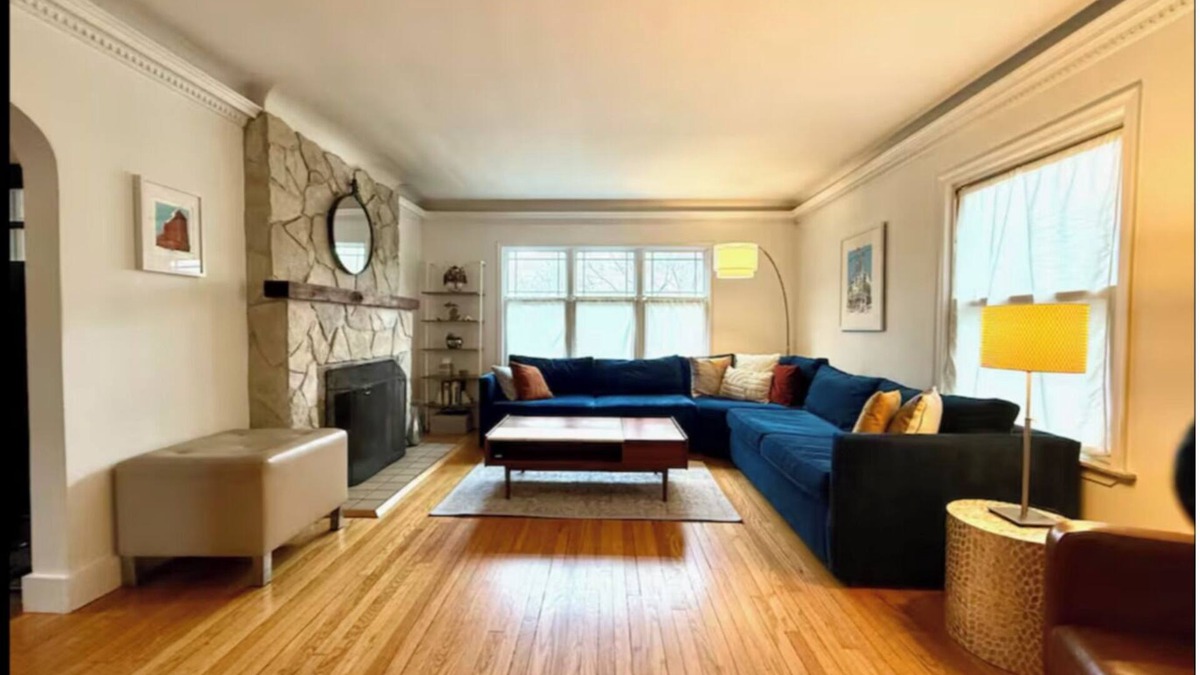 Royal Oak House | Royal Oak Health Retreat, King Bed & Crib, Infrared Sauna, Gym, Steam Shower+