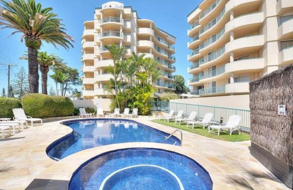 Biggera Waters Apartment | Royal Pacific Resort
