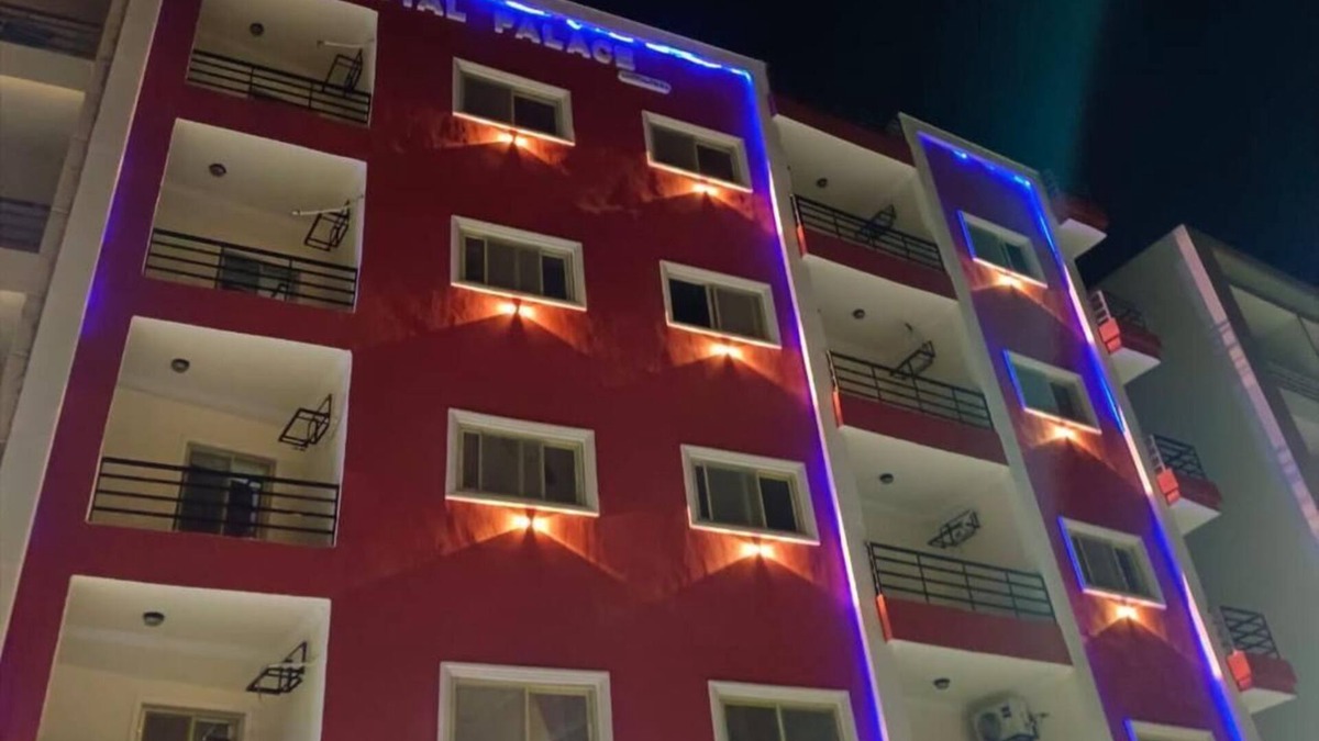 Al Mamsha El Seyahi Apartment | Royal Palace Home 30
