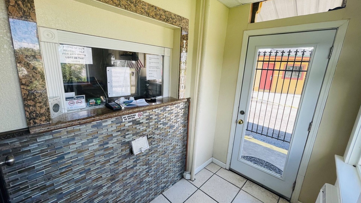 Viavant - Venetian Isles Hotel | Royal Palms Motel & RV Park