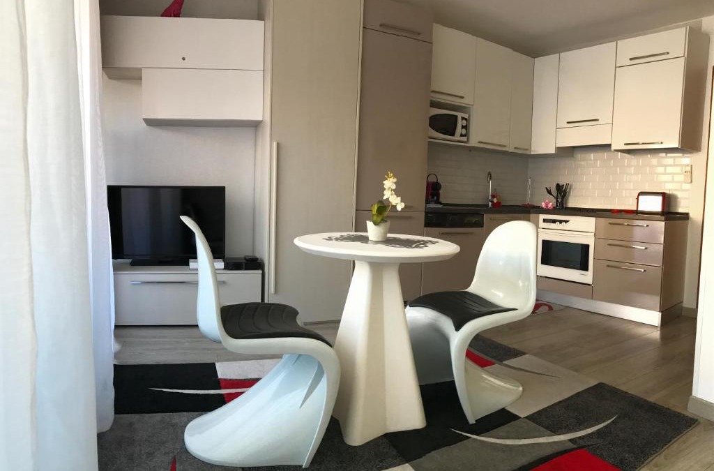 Carre d'Or Apartment | Royal Promenade