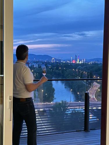 Erdberg Apartment | Royal Swan Skyline, Wien