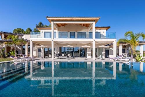 Plaissan Bed & Breakfast | Royal Tiki Lodges - Maison d'hôtes avec Piscine chauffée Jacuzzi- Chambres ou Villa entière - Villa SCL