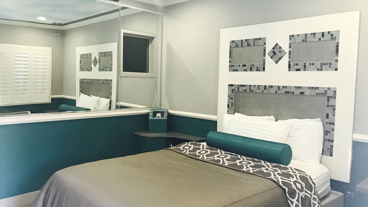 Montebello Hotel | Royala Inn