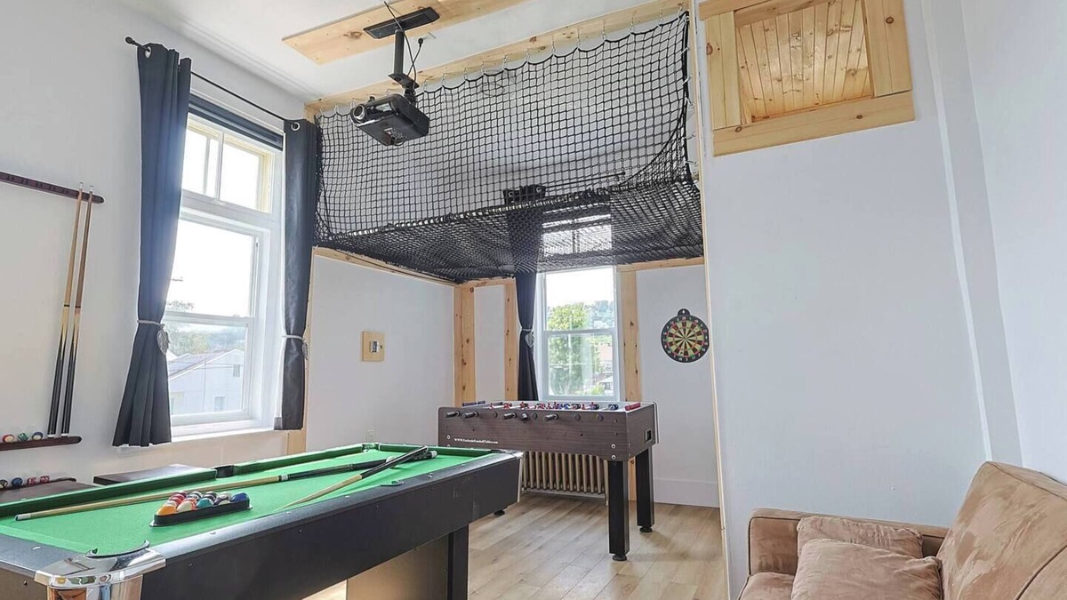 Beaupre House | Royale 1918–6bdr, game room, net, pool & more