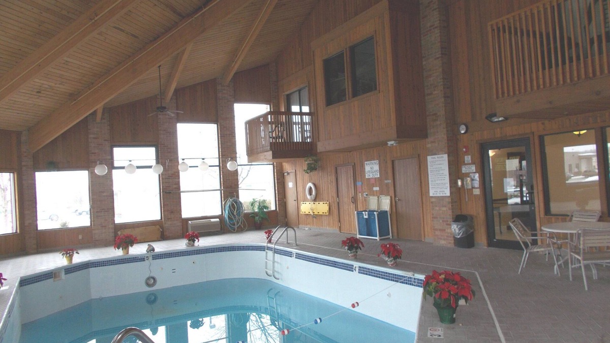 Wilmington Hotel | Royalton Inn and Suites Wilmington