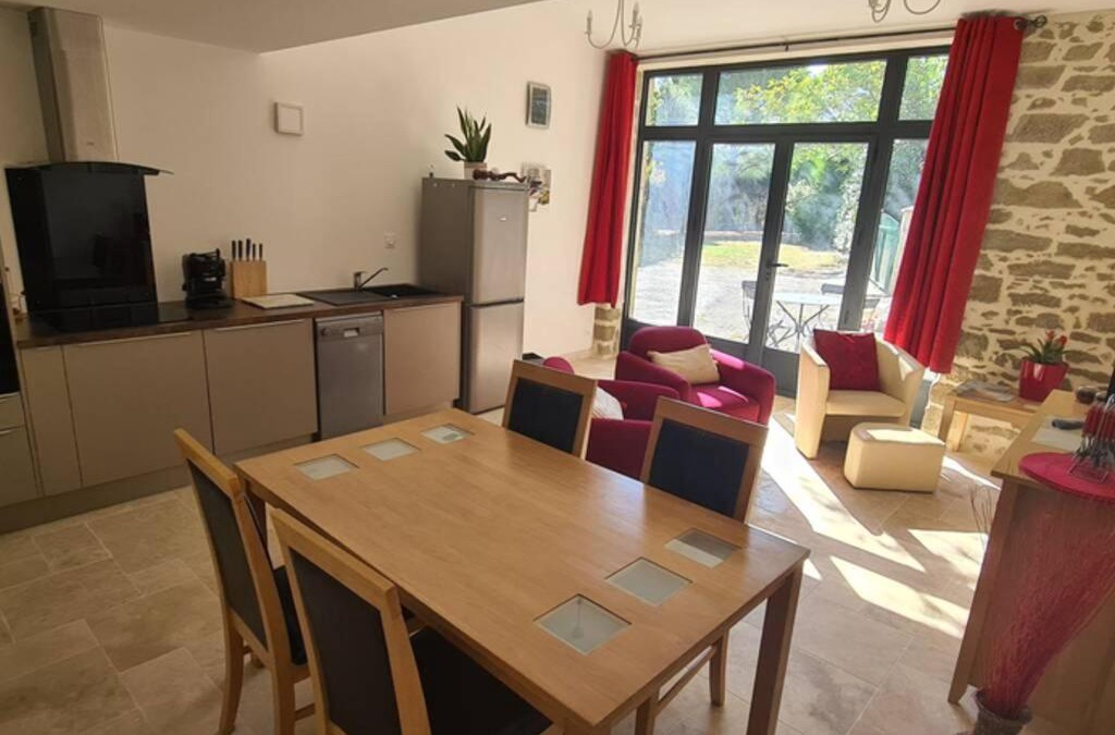 Sainte-Eulalie Apartment | Ruby - Gîte 2 chambres dans vieux prieuré près de Carcassonne