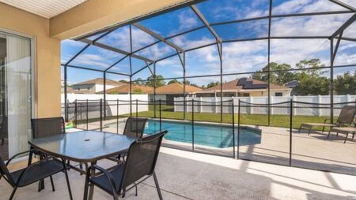 Seasons House | Ruby Reds Escape - Seven Bedroom House, Sleeps 15