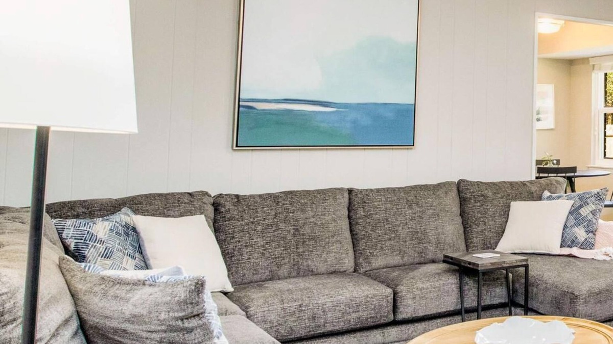North Northwest Pensacola House | Ruby's Retreat - 🐶Dog Friendly, 🔌EV Charger, near UWF