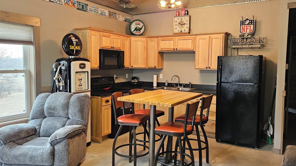 Gallatin House | Rudy's Place: Near Hamilton Quilt Town & Jamesport