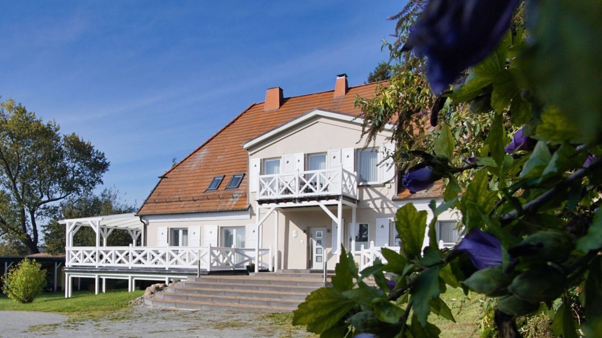 Bergen auf Ruegen Apartment | Ruhig und Idyllische Lage, Ahoi Erlebnisbad Gratis - Gutshaus Silvitz Fewo 01 - Gutshaus Silvitz