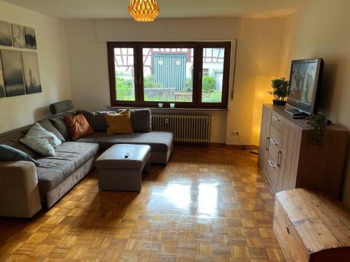 Emmelshausen Apartment | Ruhige Ferienwohnung mit neuer Küche und neuem Bad