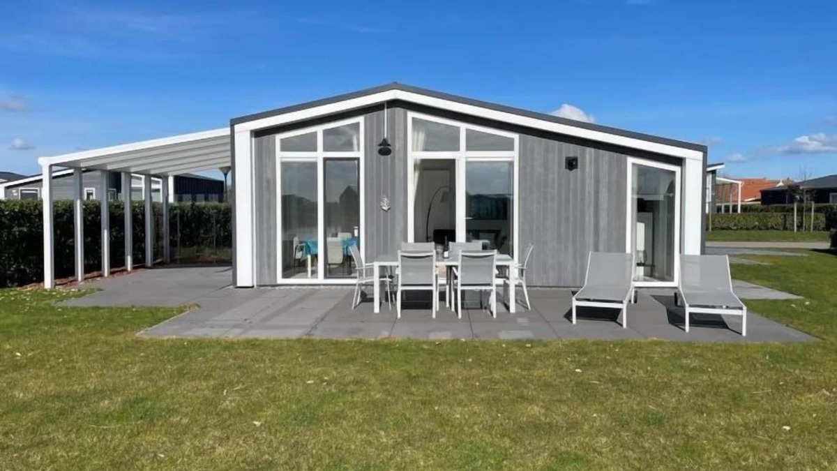 Wemeldinge House | Ruisweg 56 by Interhome