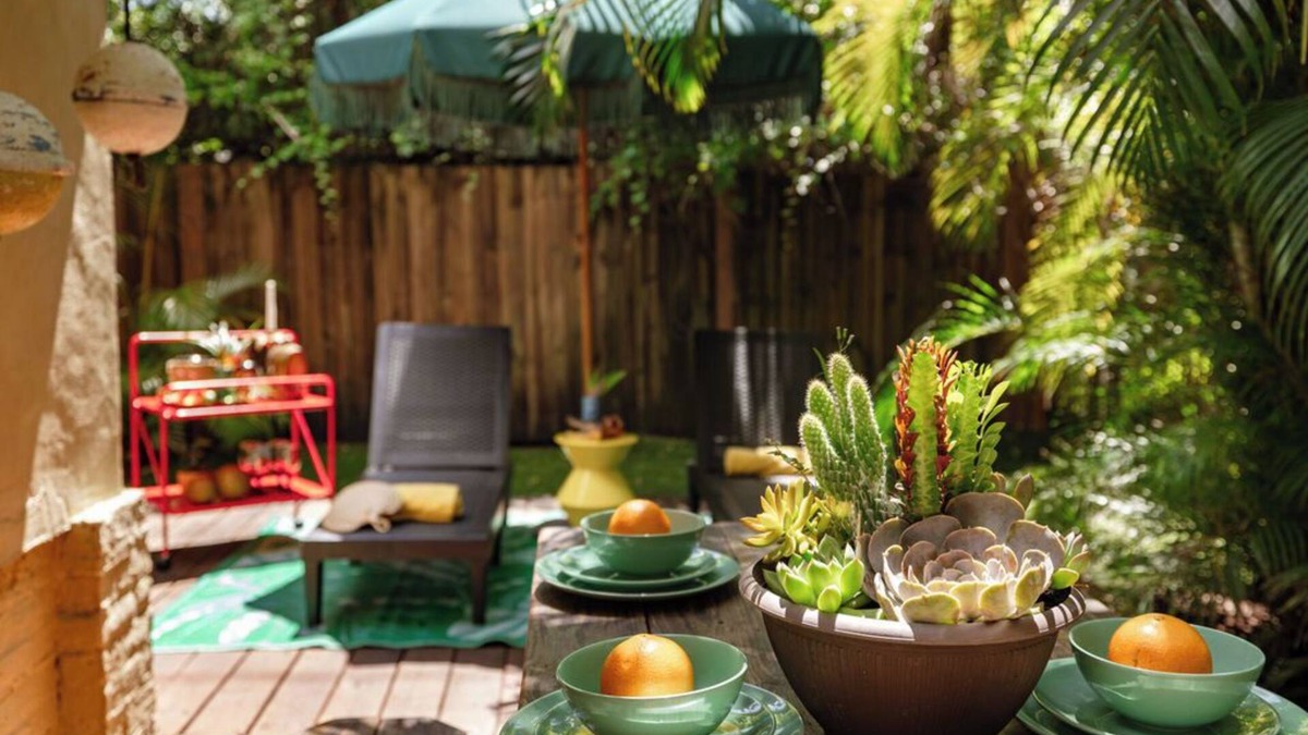 Poinsettia Heights House | Rum Locker 1 King | 2 Twins | Private | Sleeps 4