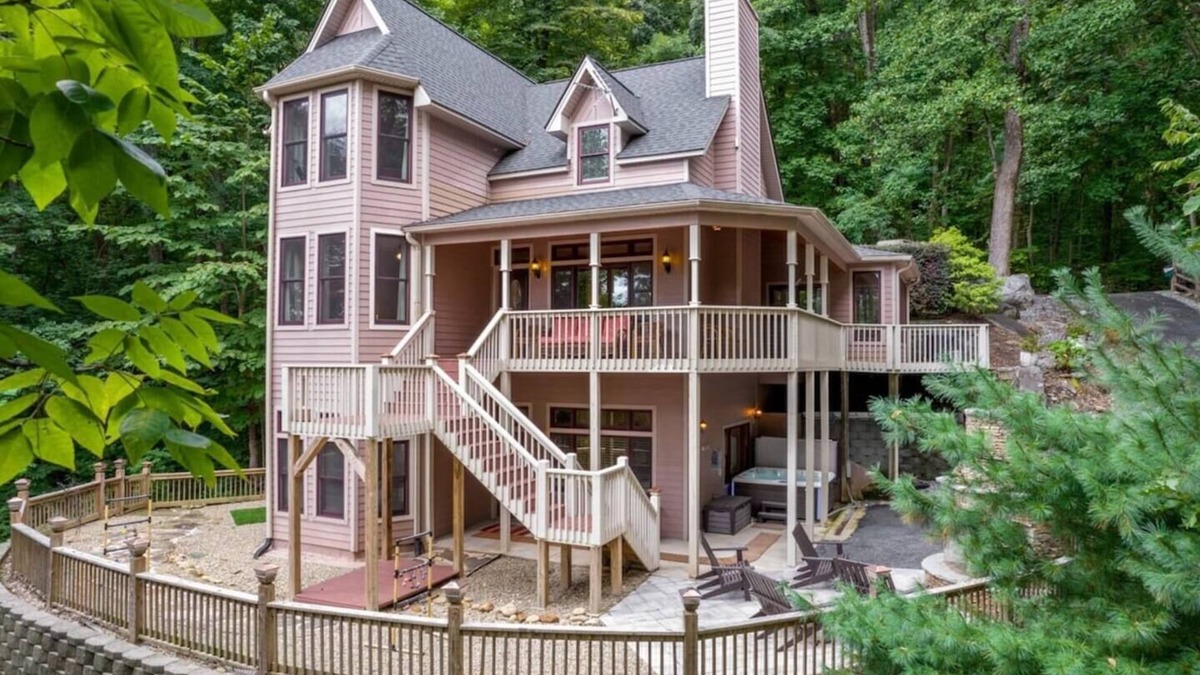 Lake Lure House | Rumbling Bald Amenities House Great Views Golf Cart Hot Tub