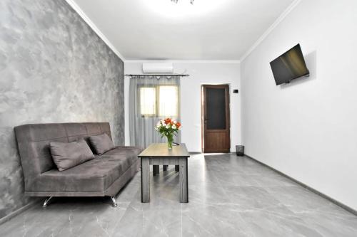 Ararat Hotel | Runway Rooms